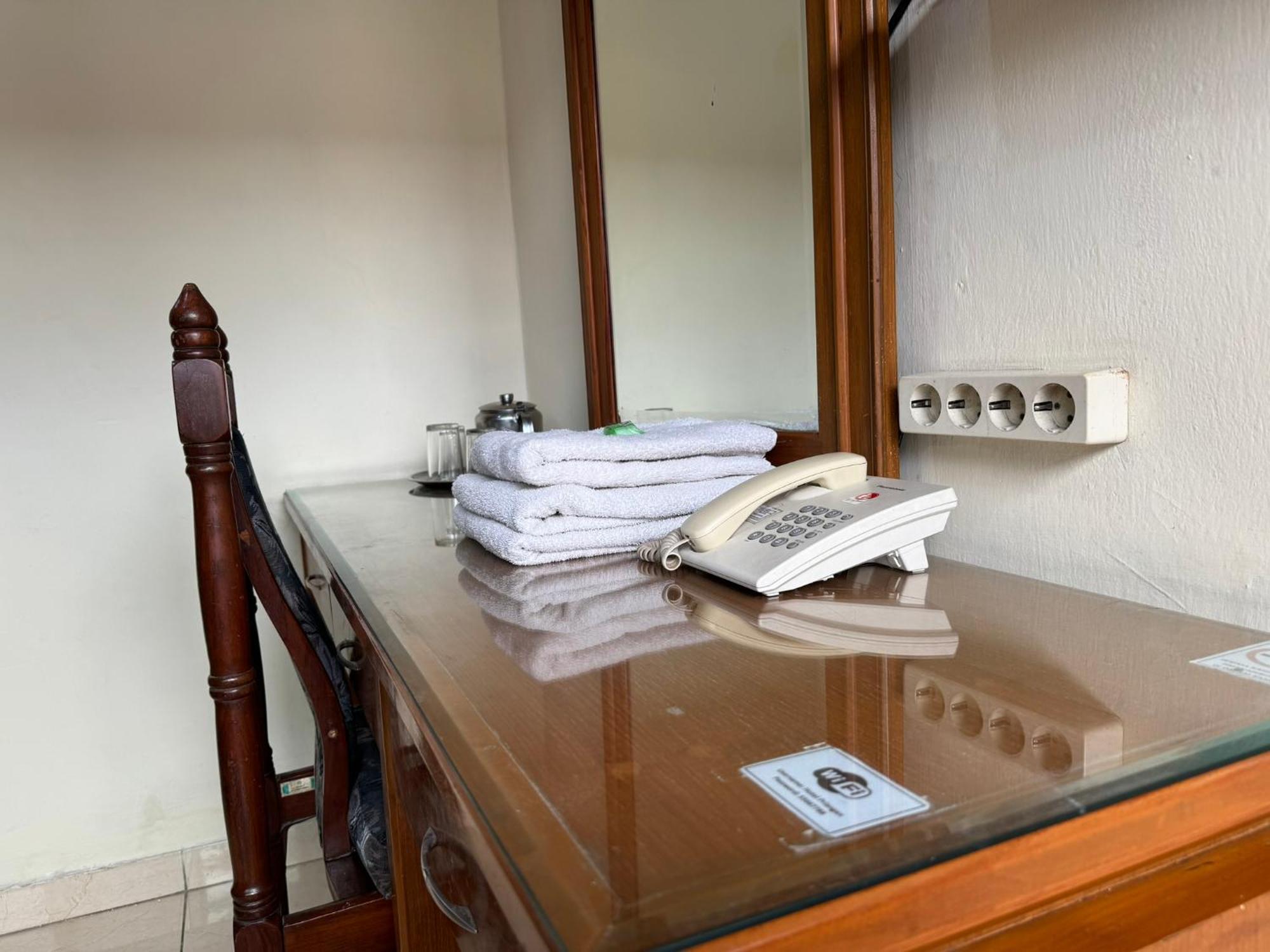 Hotel Priangan Cirebon Eksteriør bilde