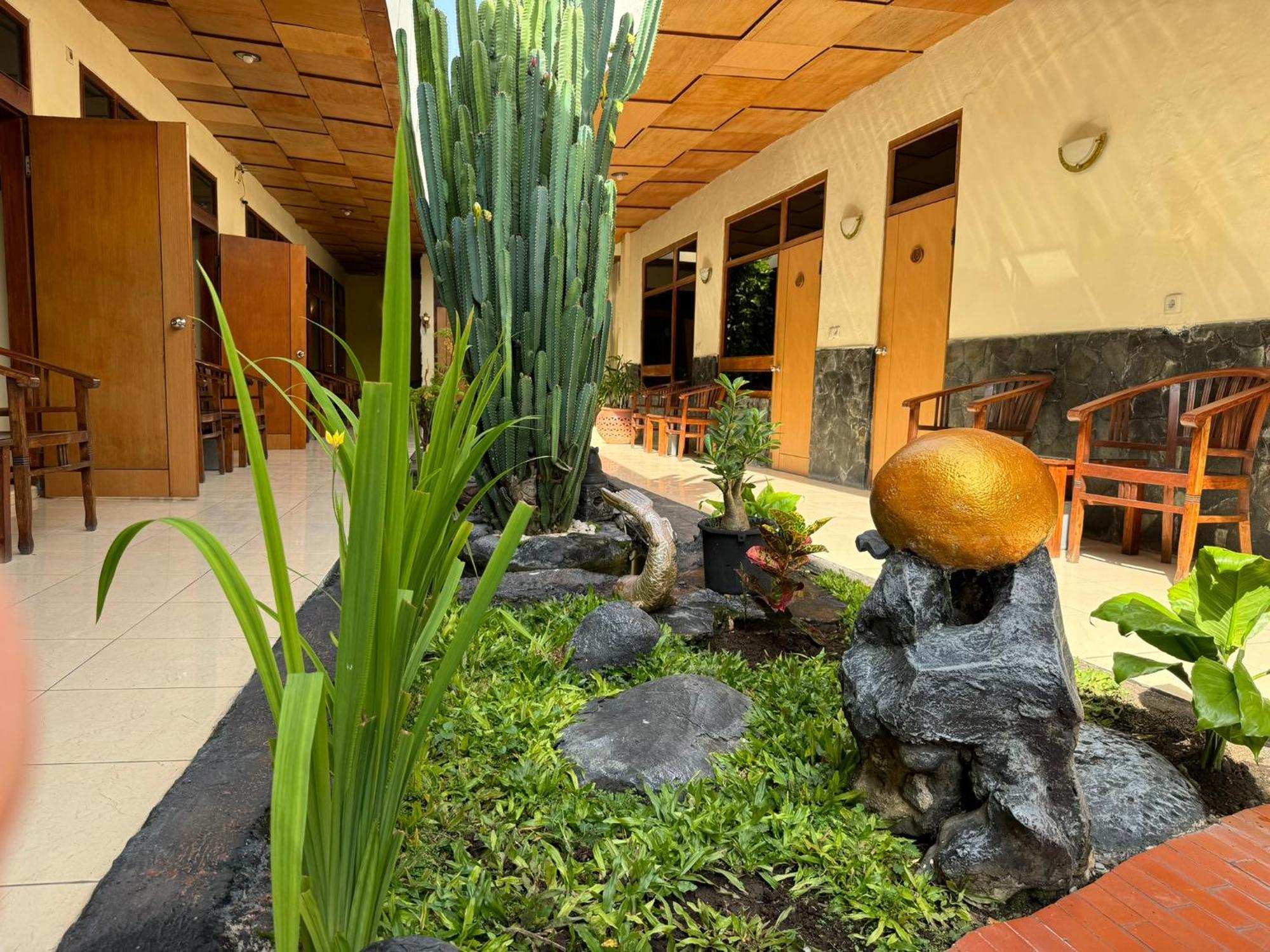 Hotel Priangan Cirebon Eksteriør bilde