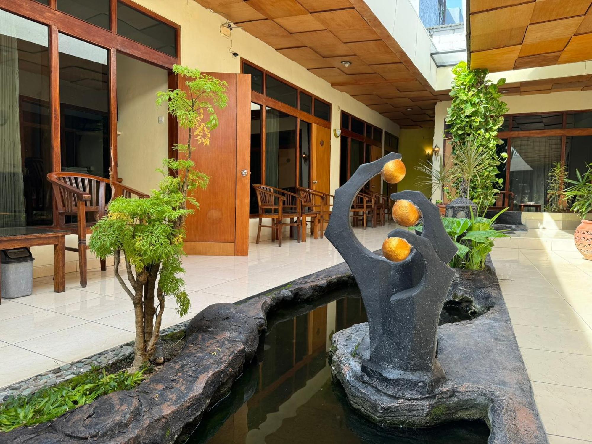 Hotel Priangan Cirebon Eksteriør bilde