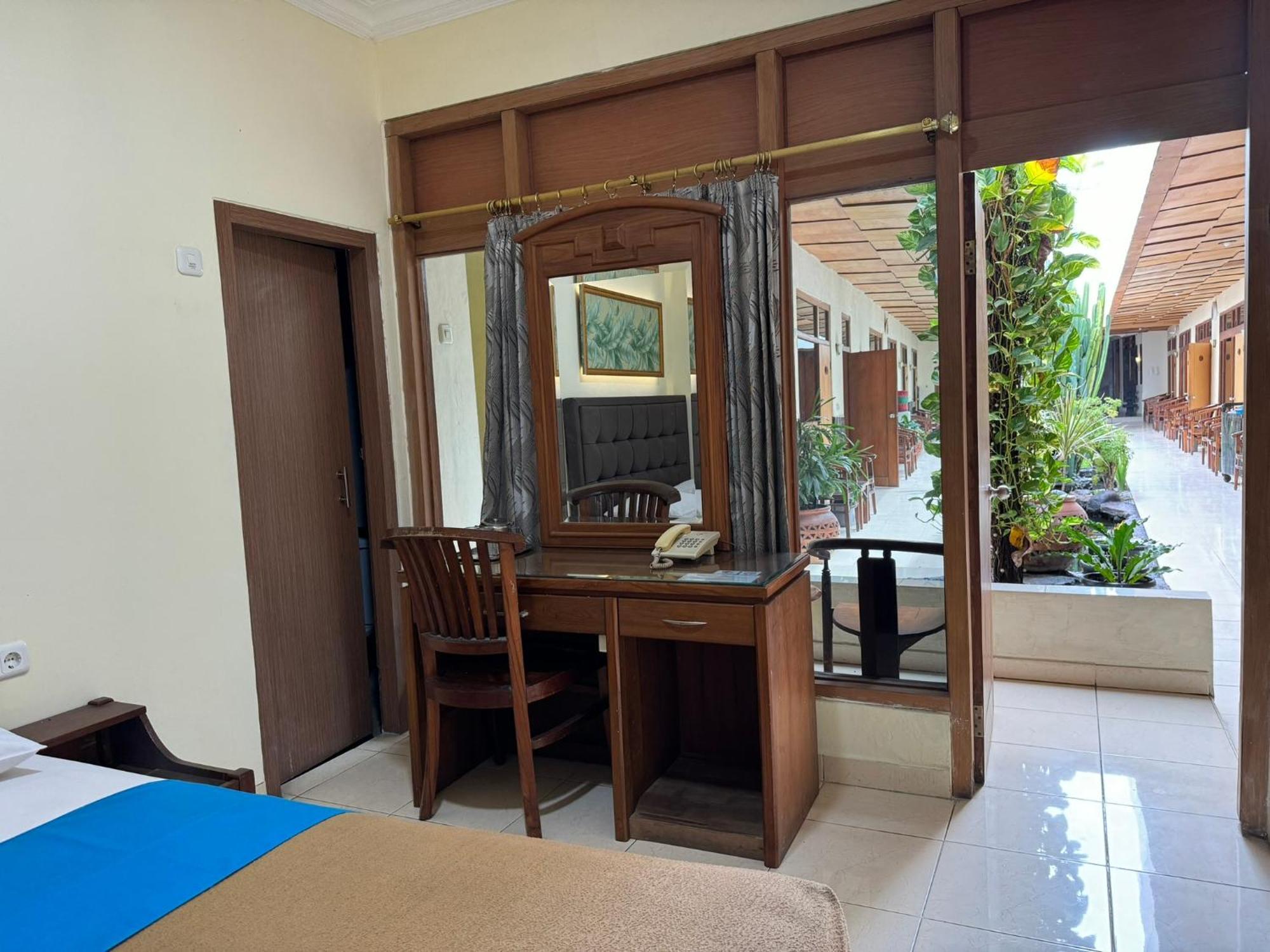 Hotel Priangan Cirebon Eksteriør bilde