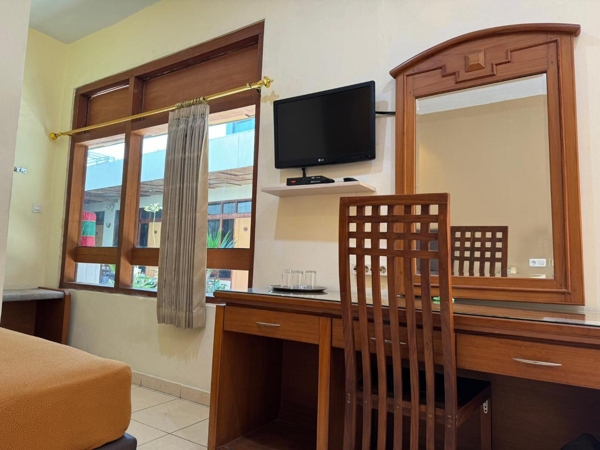 Hotel Priangan Cirebon Eksteriør bilde