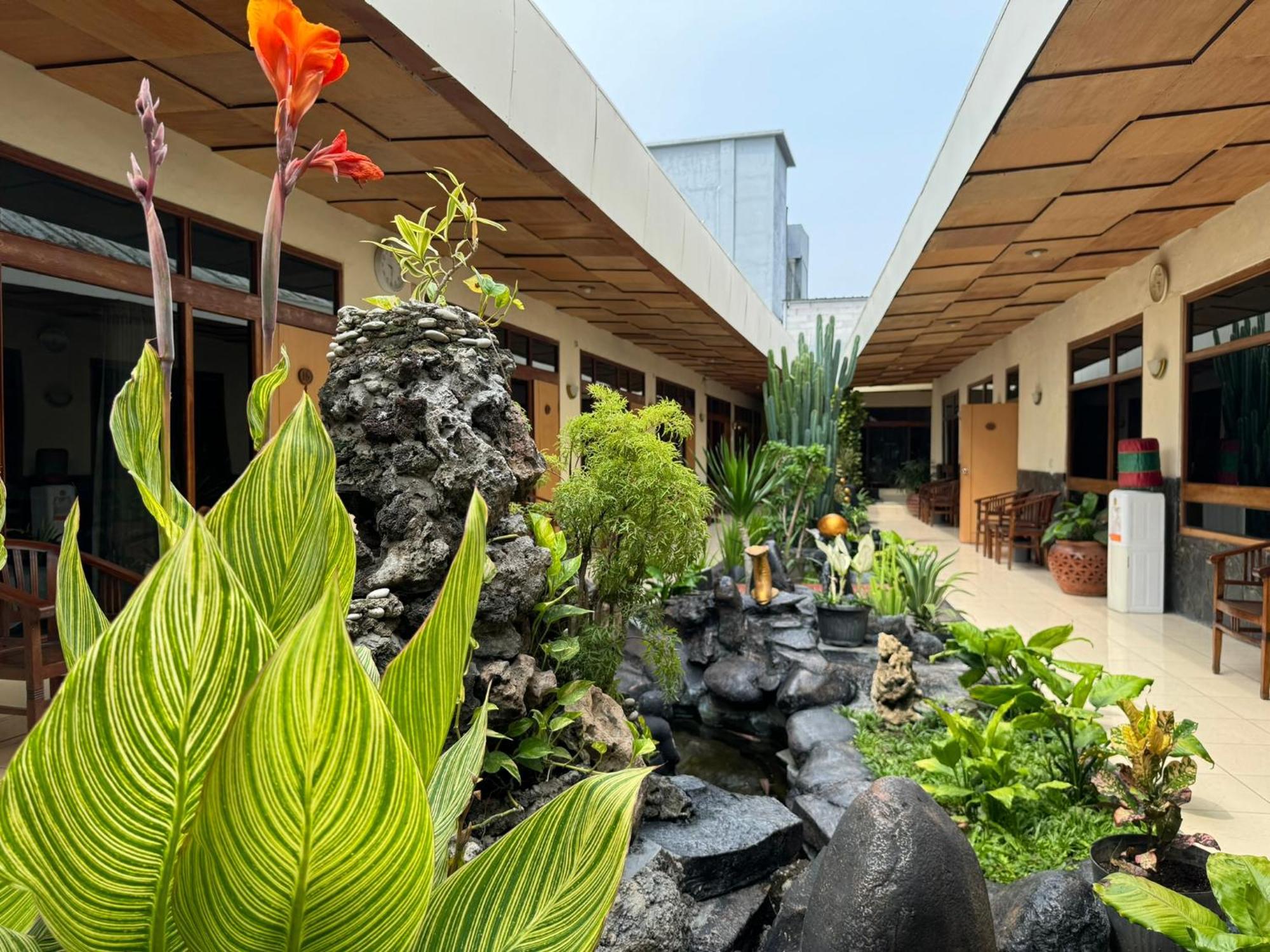Hotel Priangan Cirebon Eksteriør bilde