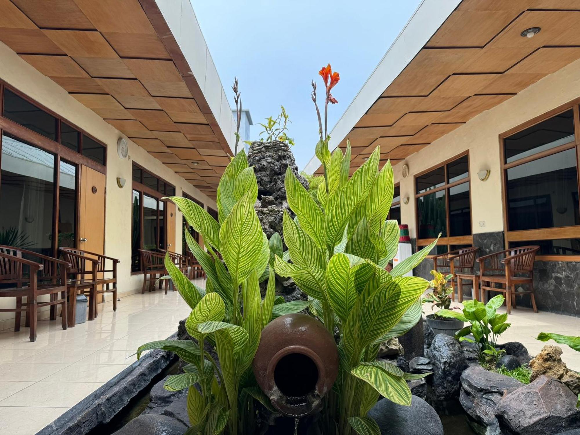 Hotel Priangan Cirebon Eksteriør bilde