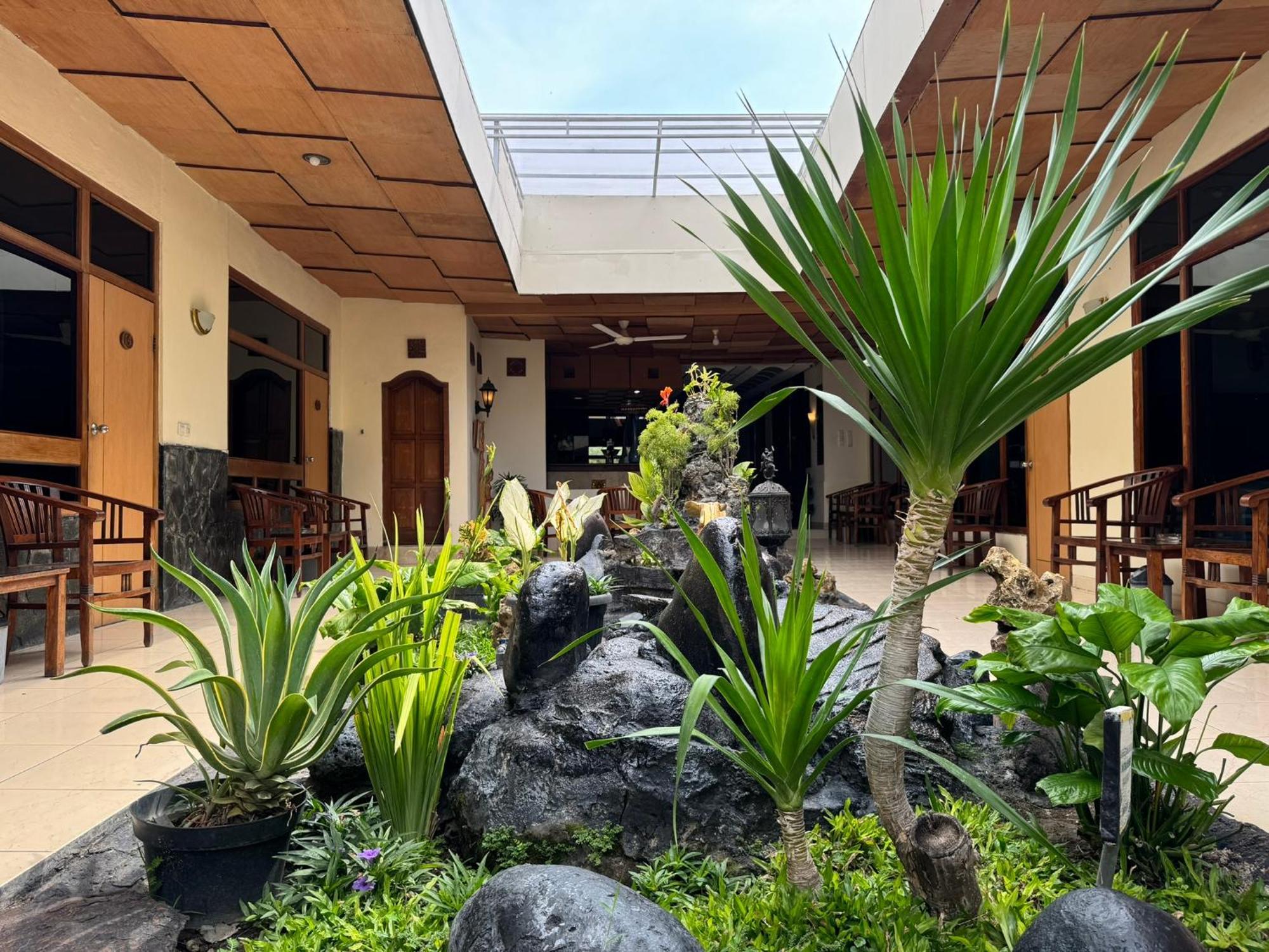 Hotel Priangan Cirebon Eksteriør bilde