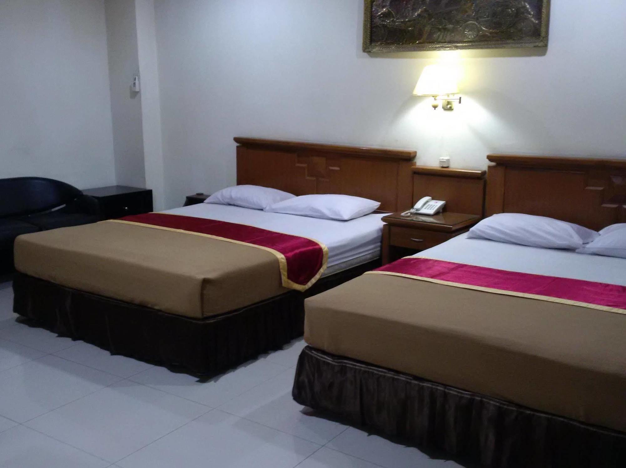 Hotel Priangan Cirebon Eksteriør bilde