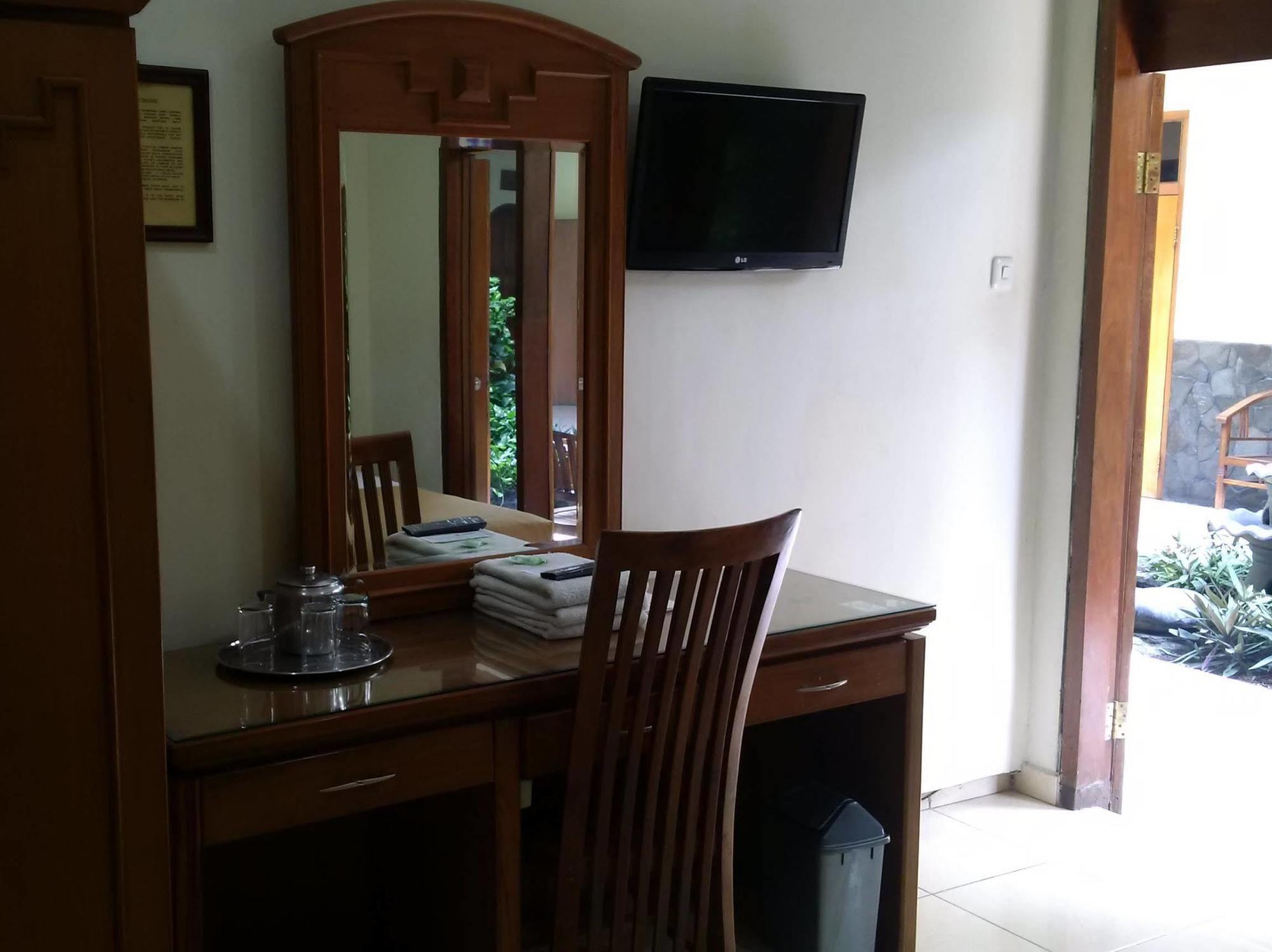 Hotel Priangan Cirebon Eksteriør bilde